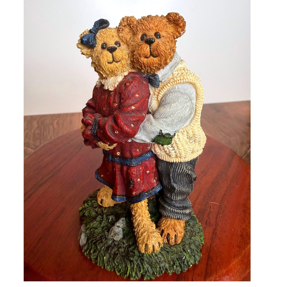 Vintage 2003 Boyds Bears Bearstone Alone We Can Do So Little Figurine